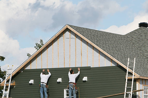 Professional Siding Installation technician working in Derwood, MD